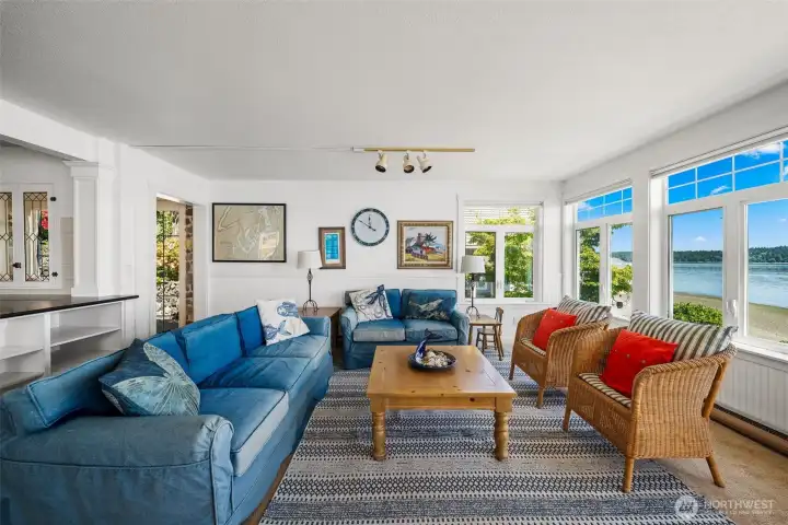 Cozy and comfortable and classic beach home style with world class, expansive views across to Boston Harbor and Mr. Rainier. BIG views-water for as far as you can see.