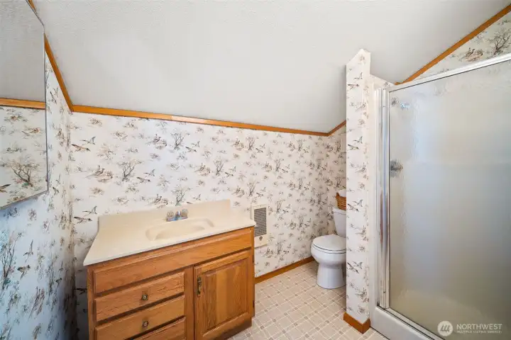 Upper floor bathroom