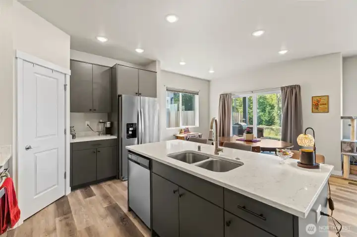 Behind that door is a walk-in pantry!