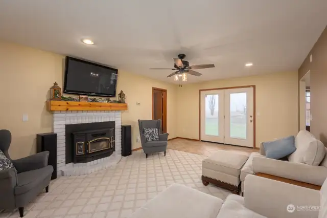 Familyroom with pellet stove