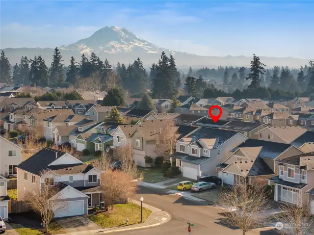 House location w/ Mt. Rainier views from South-facing bedrooms