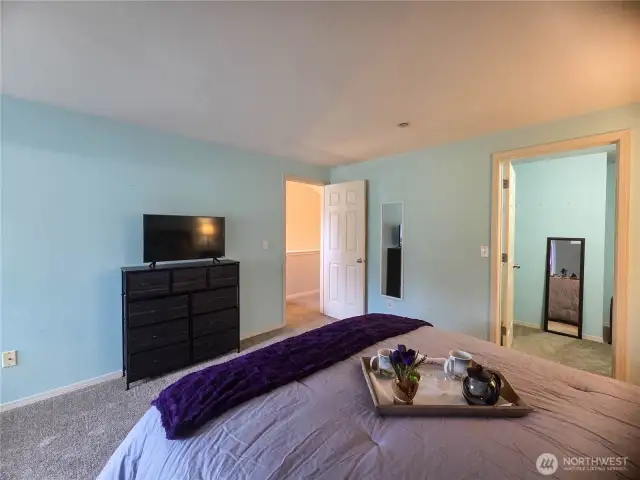 Spacious primary ensuite with large walk-in closet, 3/4 bath with walk-in shower and view of the golf course.