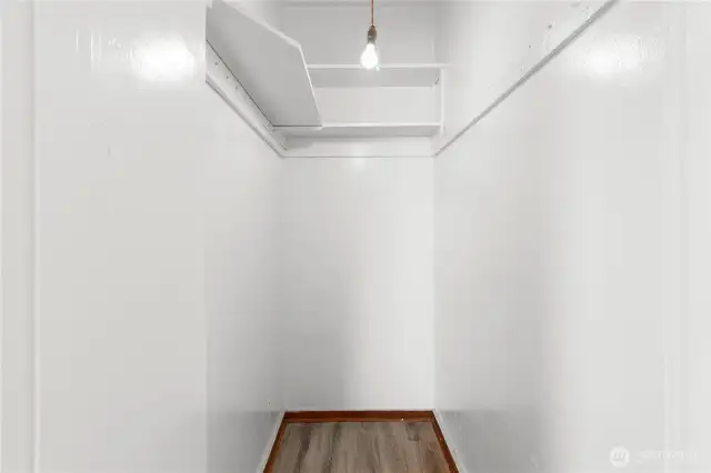 Bifg closet!