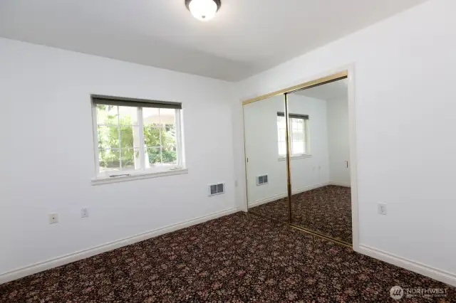 Guest bedroom.