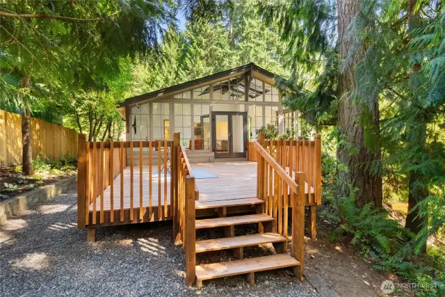 Feels like your own private oasis in the woods, yet in you are just up the street from the Town Center and Lake Washington!