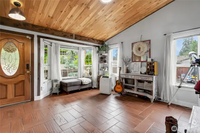 Entry/flex room