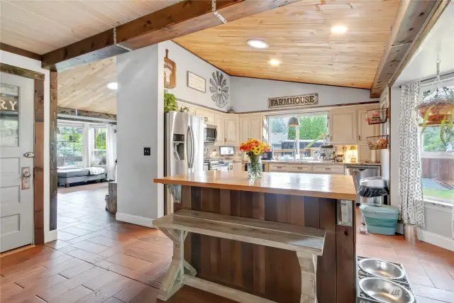 Kitchen w/eating space