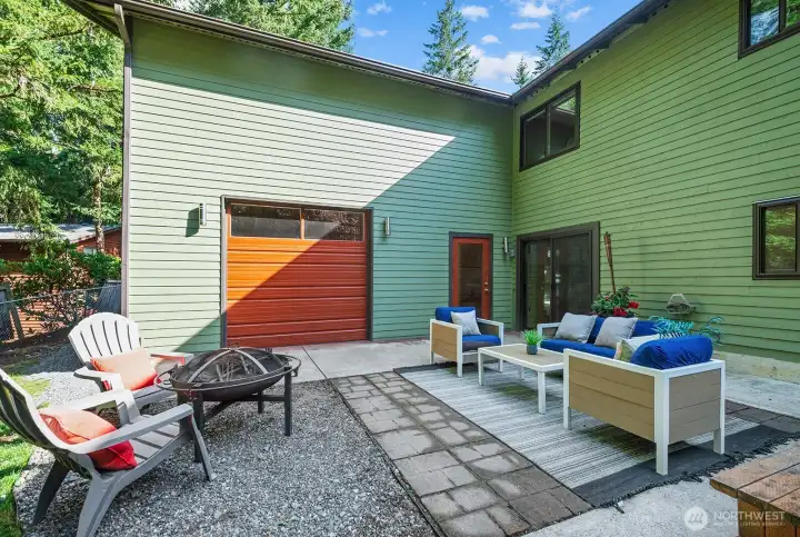 A great shot of the private patio adjacent to the shop/bonus space.