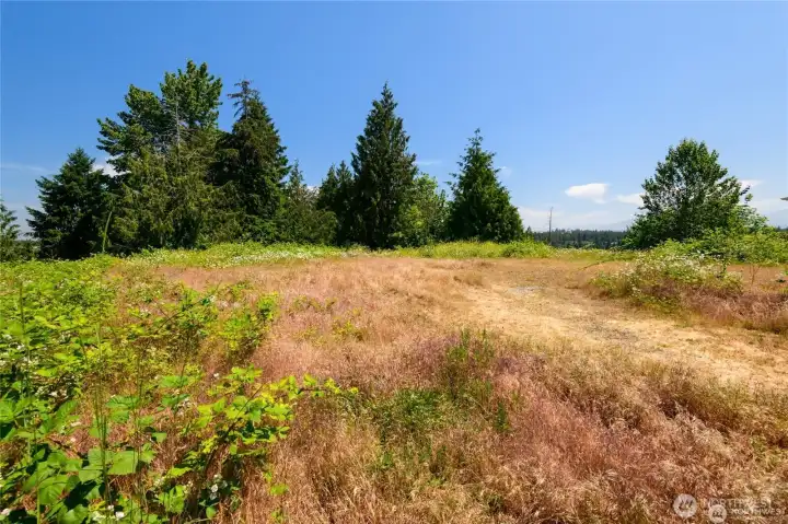 With a generously level building site, this lot offers optimal flexibility for your home design. Enjoy easier construction, expanded layout possibilities, and the freedom to bring your vision to life.