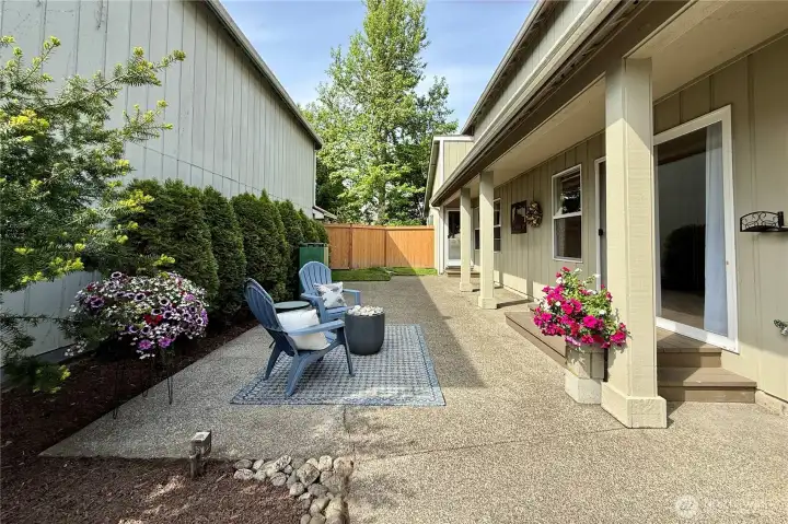 Expansive Walk-out Patio Expansive Walk-out Patio
