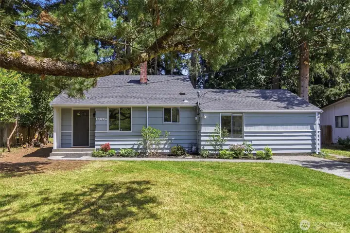 Front view of this updated and well care for Lovell built mid century home.