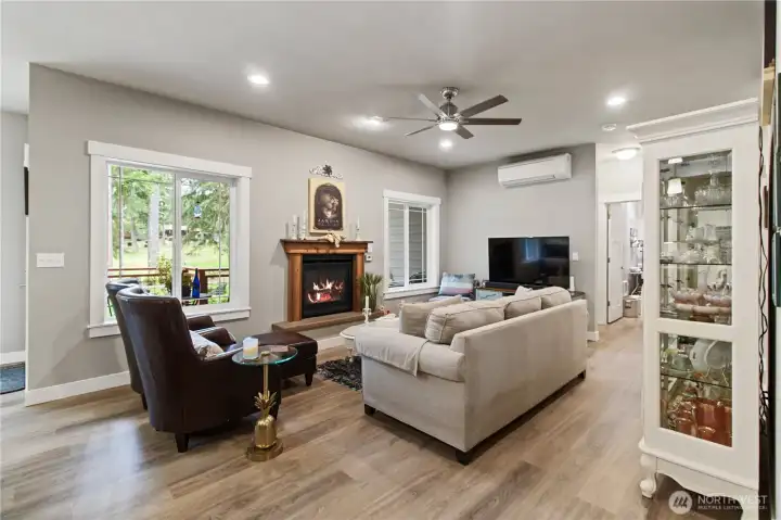 Great room with recessed lighting, ceiling fan, natural gas fireplace, mini-split