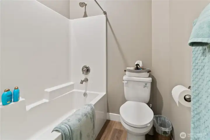 Full guest bath