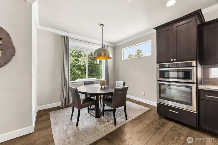 Cozy eating nook just off kitchen