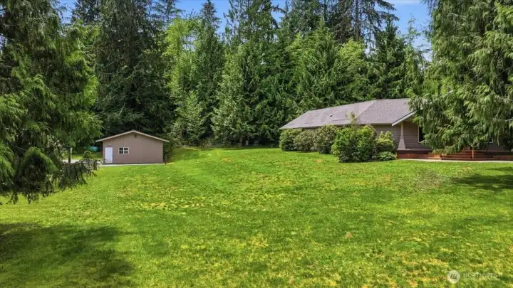 Pulling up to the home.  Look at this yard!
