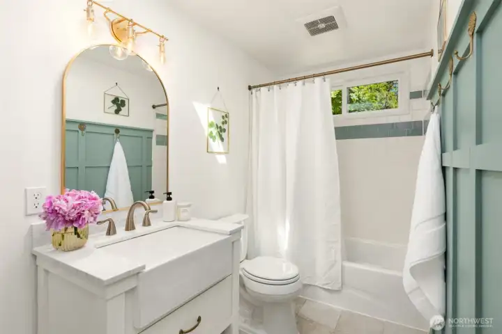 upstairs full bathroom upstairs full bathroom