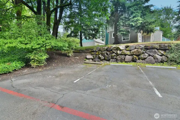 Extra reserved parking space (#35).