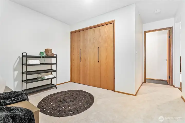Bonus space in daylight basement. Ideal for extra office or kitchenette.