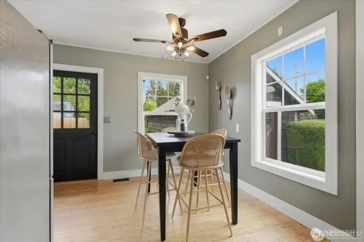 Eating nook adjacent to kitchen.