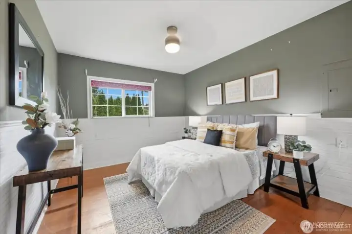 Guest bedroom.