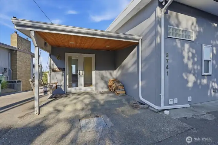 A covered front entrance to greet your visitors.