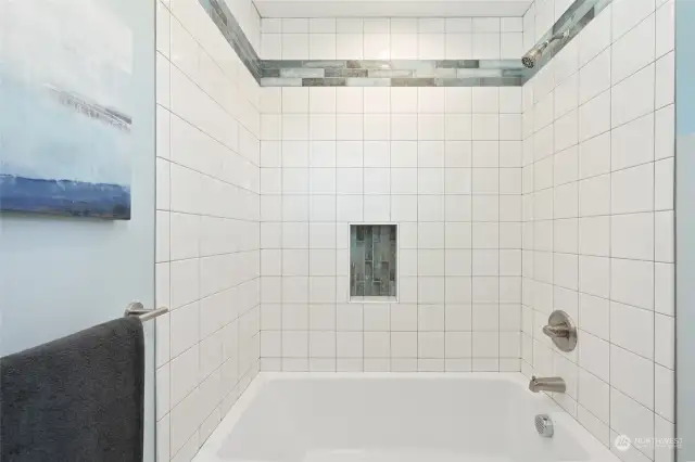 This bath also connects to the 2nd upper bedroom.