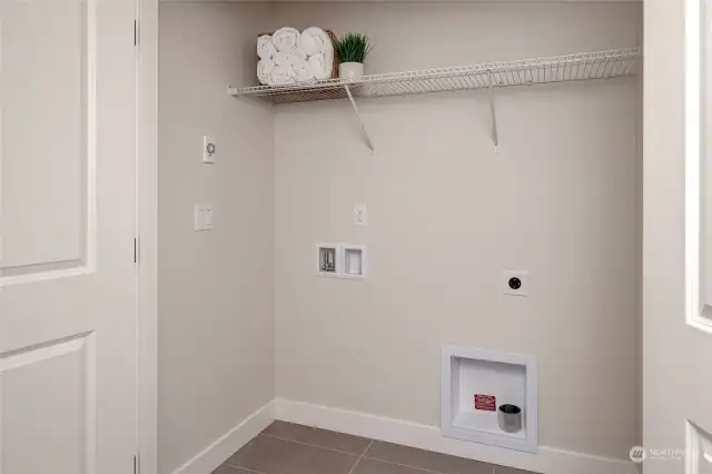 Convenient laundry closet