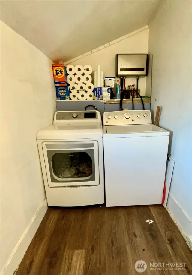 Laundry room off pantry and kitchen