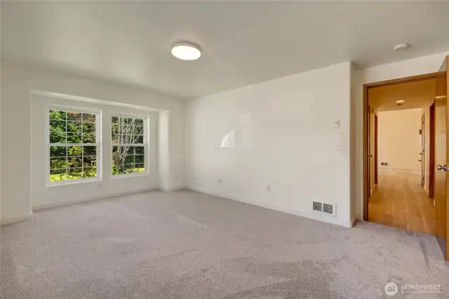 Brand new carpet in All bedrooms!
