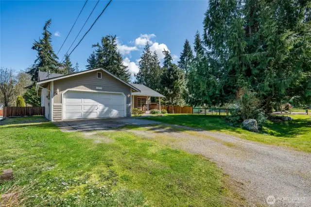 Huge driveway w/ extra parking on side for Boat/RV.