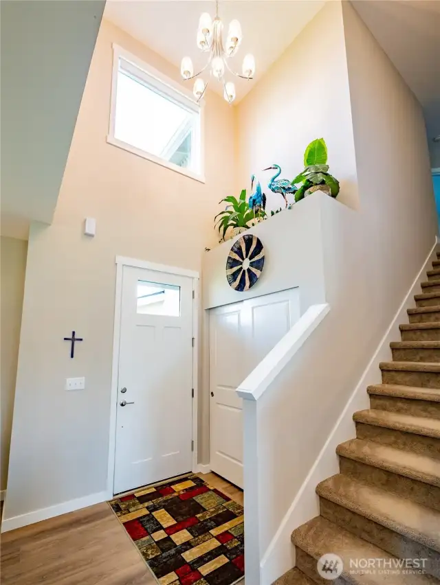 VAULTED ENTRYWAY