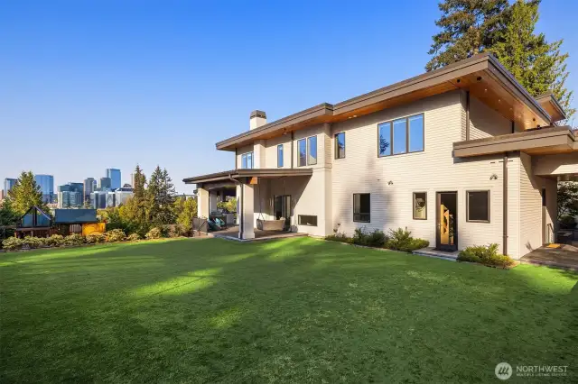 Huge turf side yard to full views of Downtown Bellevue.