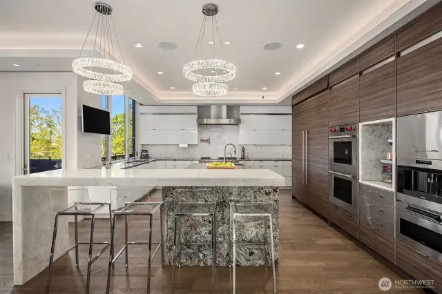 Huge island with lot's seating with beautiful Quartzite and Granite countertops.