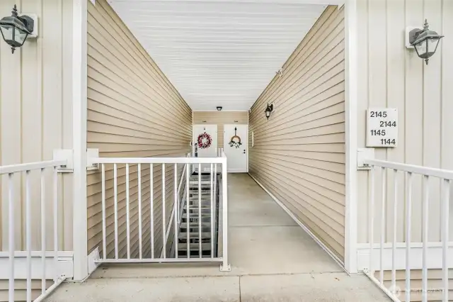Entry way to the condo  (all flat no stairs)
