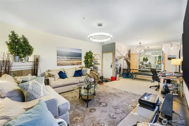 Another view of the bright kitchen with TV (TV KITCHEN CONVEY WITH THE SALE)