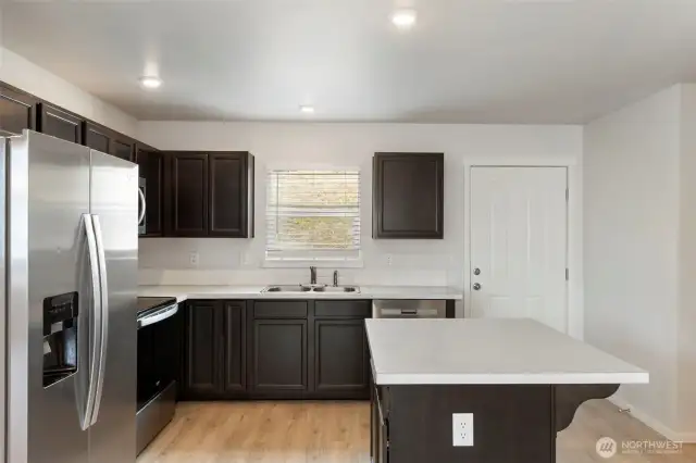 Functional kitchen w/ modern appliances
