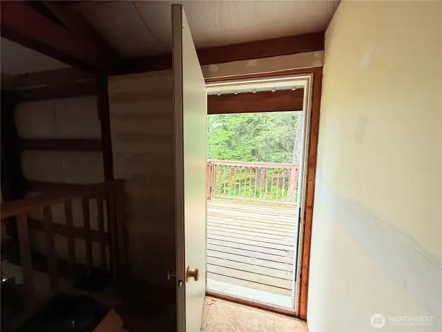 access to 2nd level deck