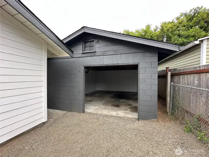 Detached Garage