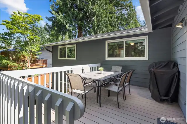 Deck off kitchen/dining