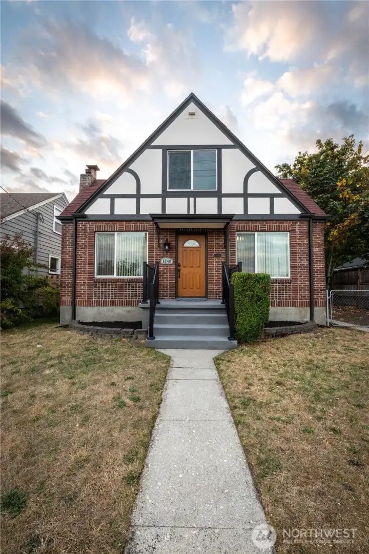 Welcome to 6240 South Warner.  This gorgeous traditional Tudor style home is located in Central Tacoma- great for commuting, living, life- with stores and restaurants and fun clubs nearby.