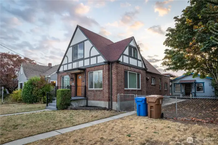 Looking good from all angles, even with the yard waste and recycle bins.  Tee hee.