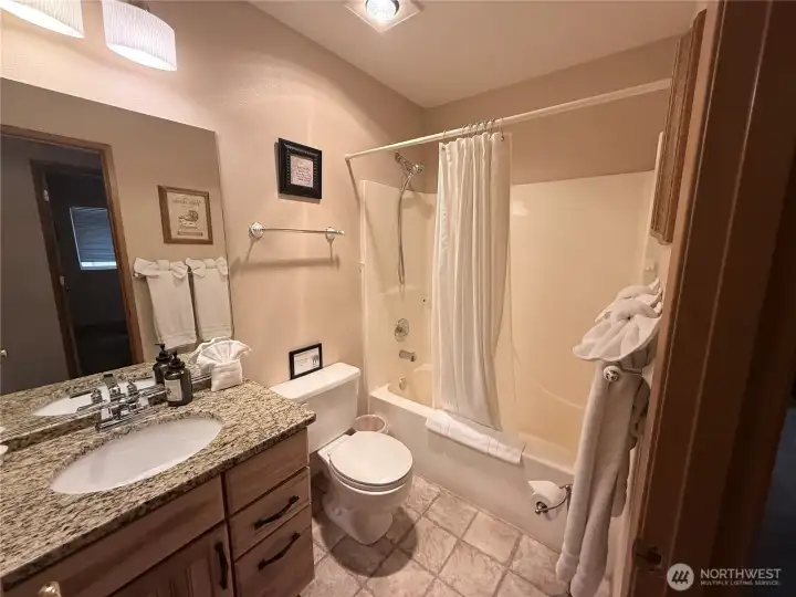 Full Bath in Hallway