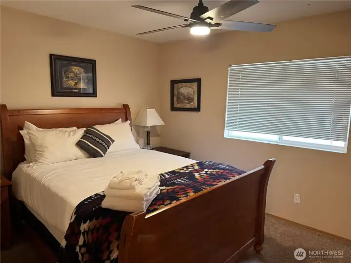 Second Bedroom (winter bedding)