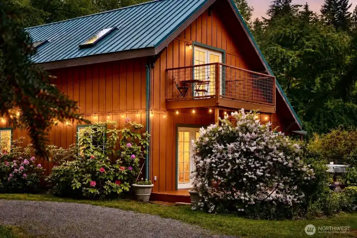 2 br home plus guest house and studio on 4.6 secluded acres with a lake 2 br home plus guest house and studio on 4.6 secluded acres with a lake