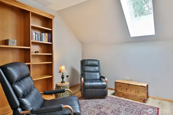 Upper level with den/office area. Upper level with den/office area.