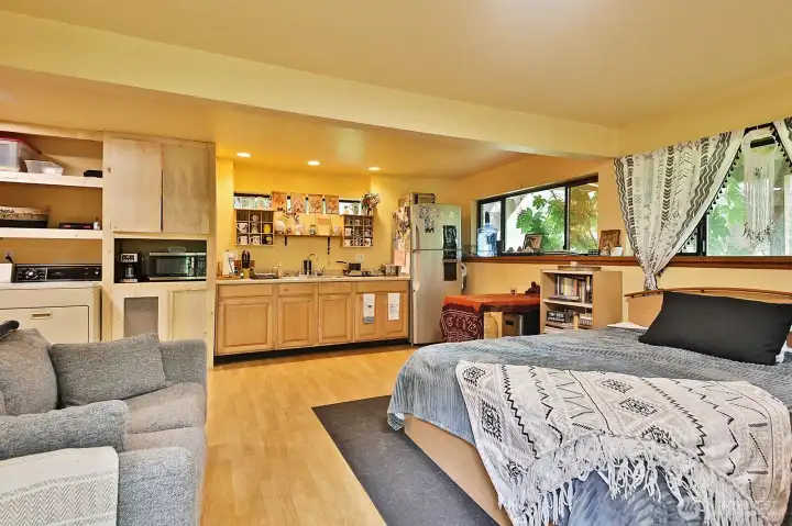 Guest house, 2nd unit lower level. Endless possibilities for creative living and investment opportunities. Guest house, 2nd unit lower level. Endless possibilities for creative living and investment opportunities.