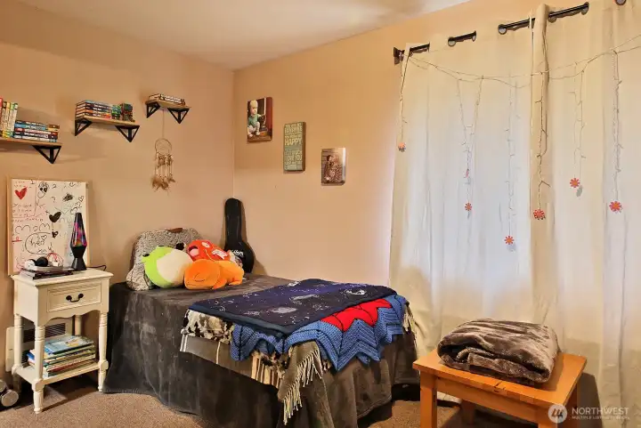 Guest house, lower level bedroom. Guest house, lower level bedroom.