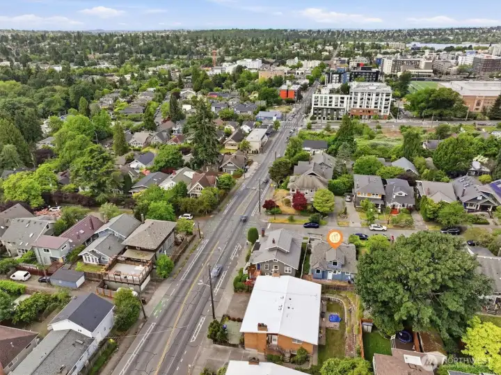 Aerial photo looking west. Yu can see Green Lake. Remarkable 95 walk score! Walk to light rail, Whole Foods, cafes & more! You are also only minutes to downtown, Amazon, & 502 making life exceptionally convenient. To top it off, the home is located in #1 sought after school cluster! Aerial photo looking west. Yu can see Green Lake. Remarkable 95 walk score! Walk to light rail, Whole Foods, cafes & more! You are also only minutes to downtown, Amazon, & 502 making life exceptionally convenient. To top it off, the home is located in #1 sought after school cluster!