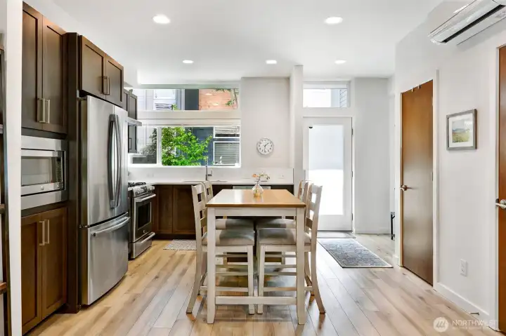The windows add really lovely light into the kitchen The windows add really lovely light into the kitchen