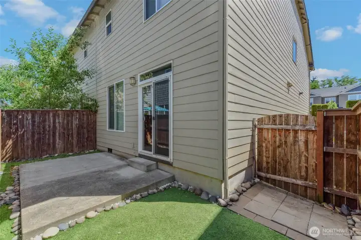 Low maintenance and private yard